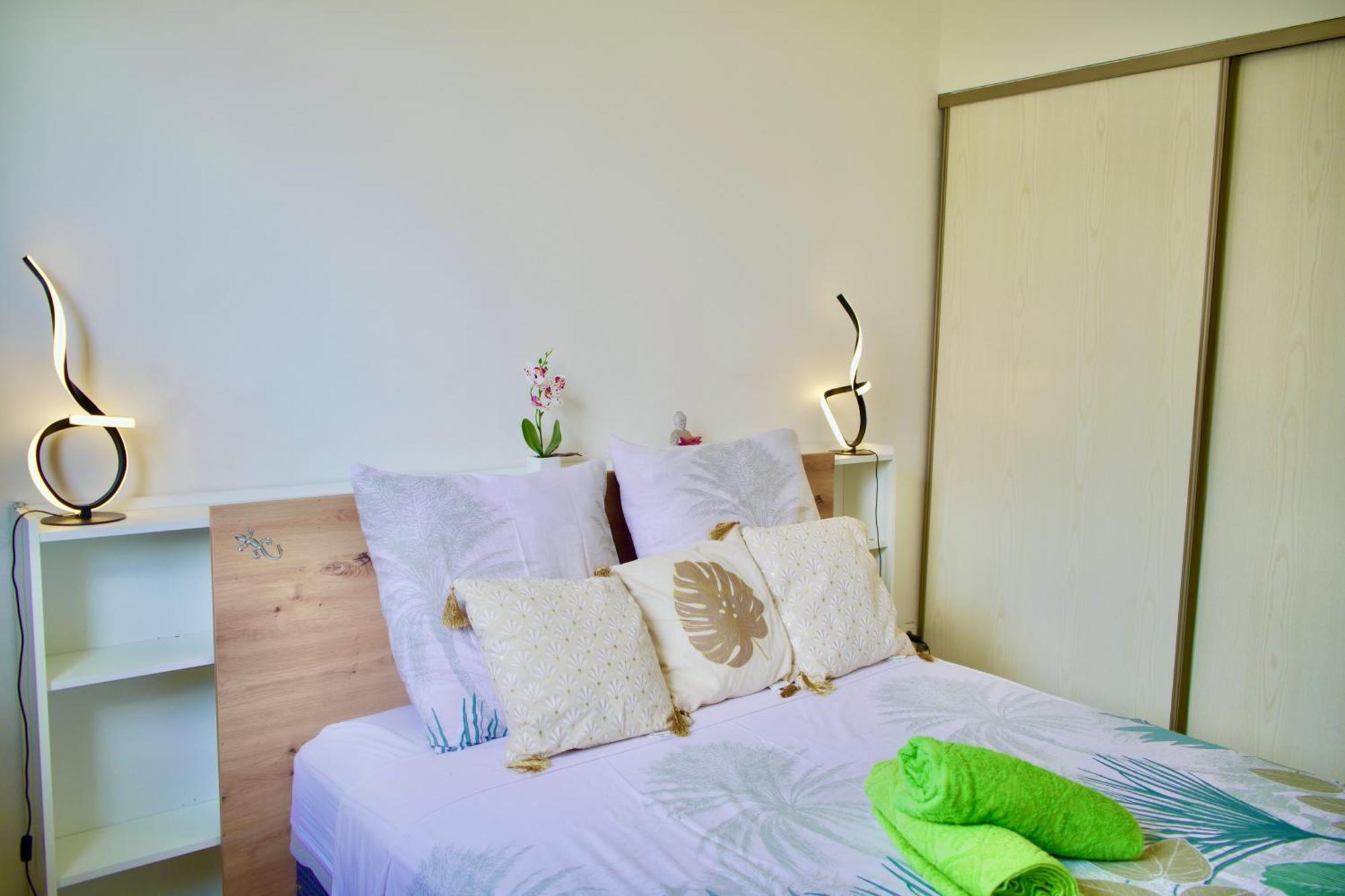 Les Balcons Du Theatre Apartment Saint-Gilles-les Bains Exterior foto